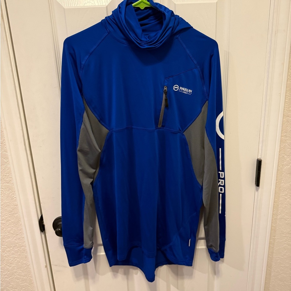 Magellan Outdoors Performance Blue and Gray Long Sleeve body/gaiter shirt